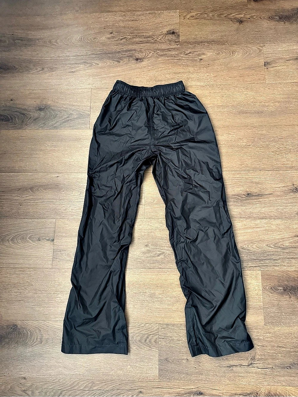 Columbia black waterproof windbreaker women’s pants small